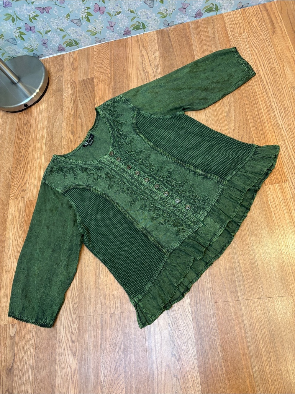 Flower olive green long sleeve button-up top. Size 1X. - Picture 7 of 17